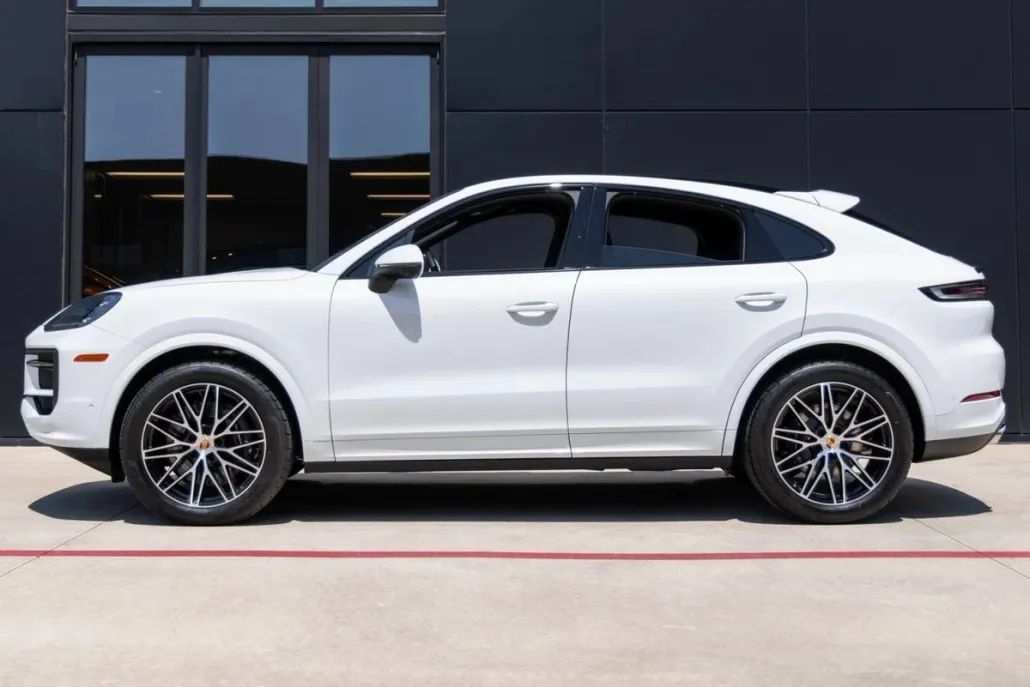 2026 Porsche Cayenne Coupe photo 1