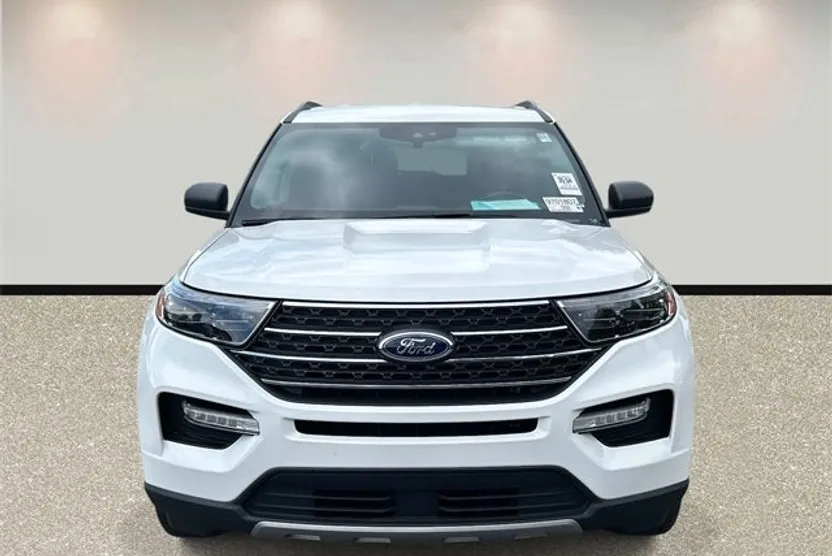 2022 Ford Explorer XLT photo 1
