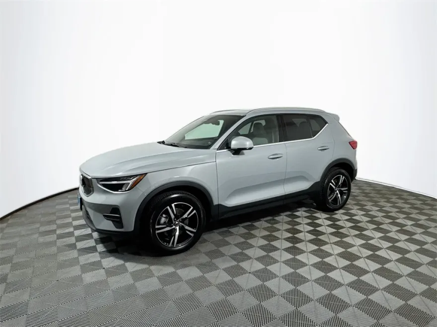 2025 Volvo XC40 Core photo 1