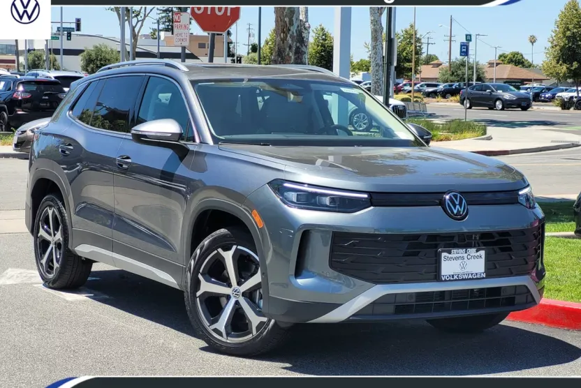 2025 Volkswagen Tiguan SE photo 1