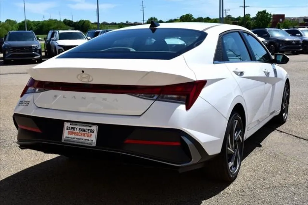 2025 Hyundai Elantra SEL Convenience photo 1