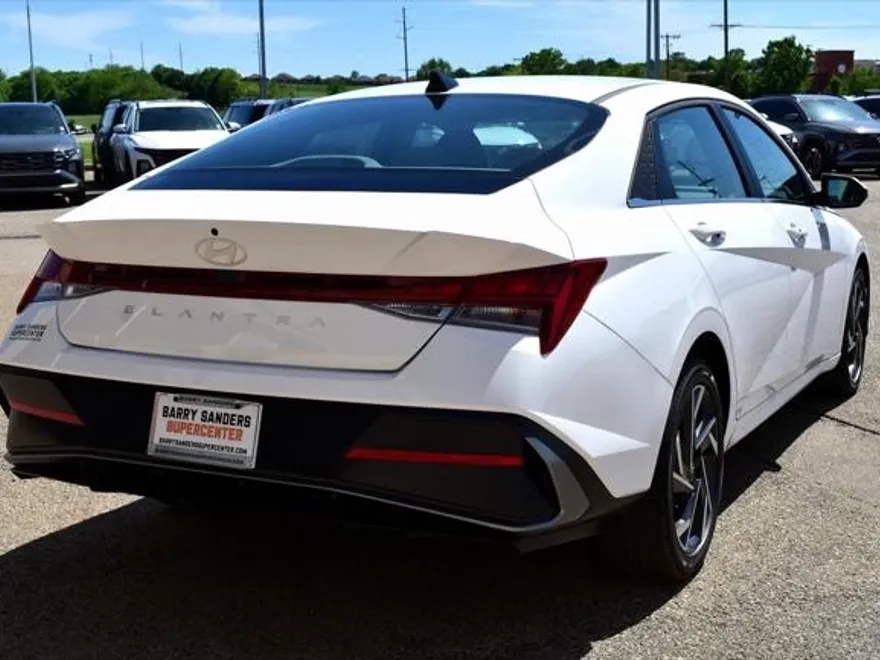 2025 Hyundai Elantra SEL Convenience photo 1