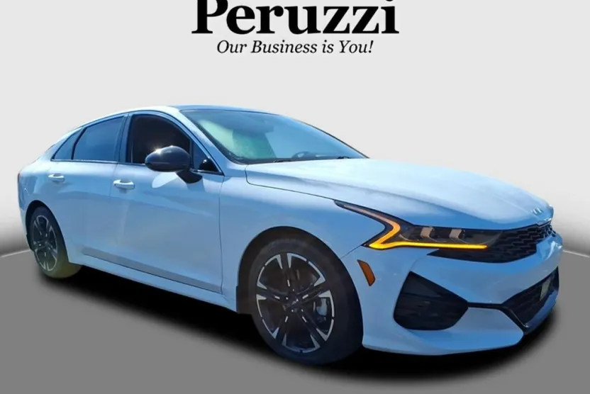 2022 Kia K5 GT-Line photo 1