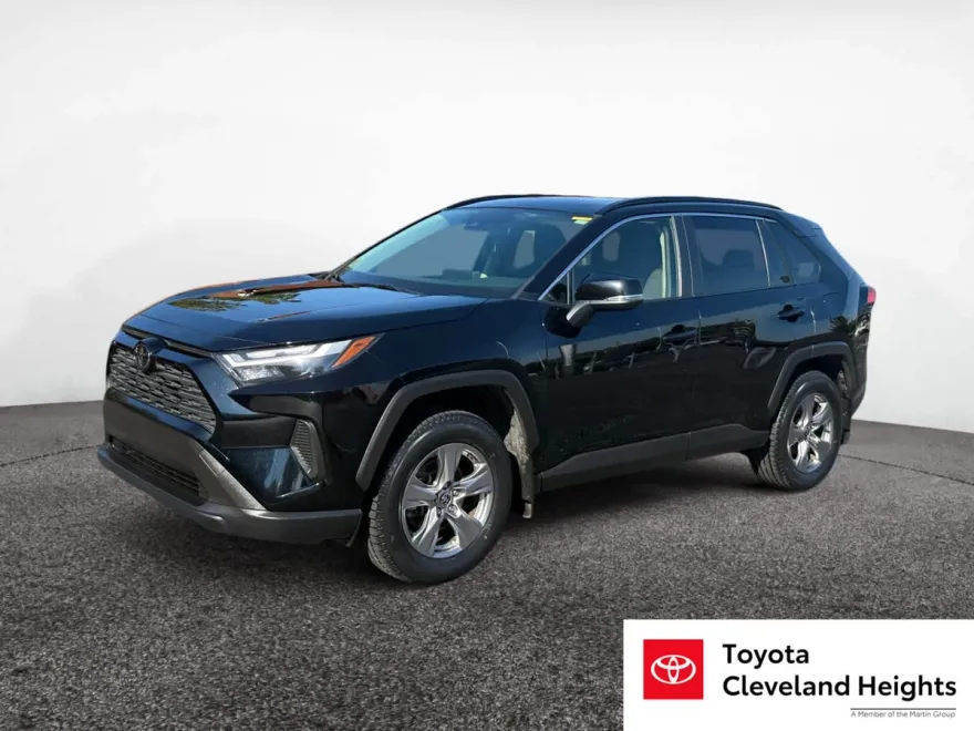 2023 Toyota RAV4 XLE photo 1