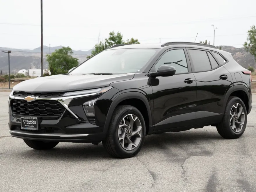 2026 Chevrolet Trax LT photo 1