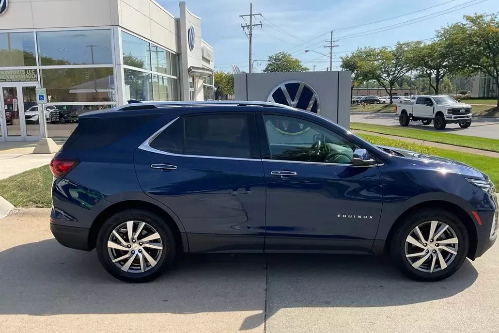 2023 Chevrolet Equinox Premier photo 1