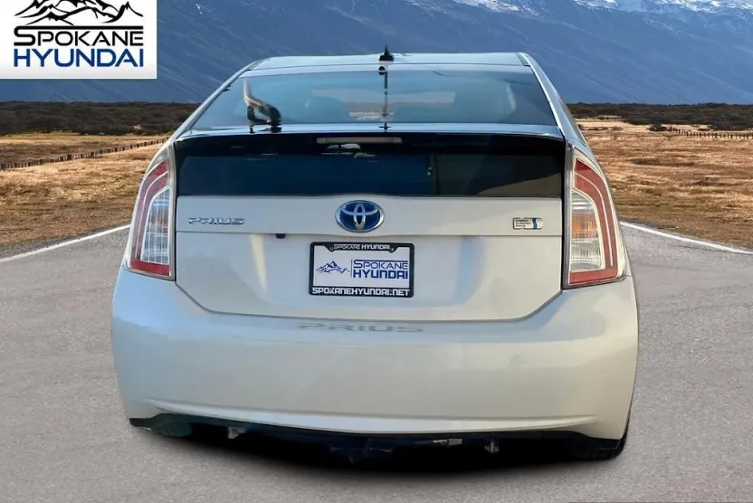 2014 Toyota Prius Four photo 1