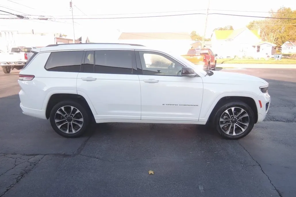 2021 Jeep Grand Cherokee Overland photo 1
