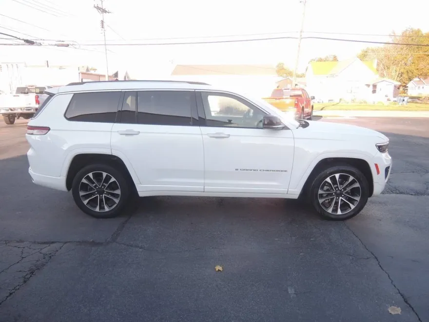 2021 Jeep Grand Cherokee Overland photo 1