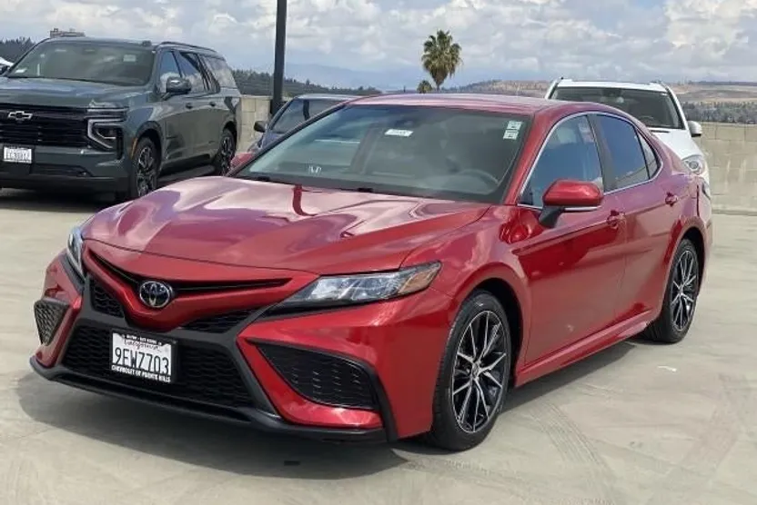 2023 Toyota Camry SE photo 1