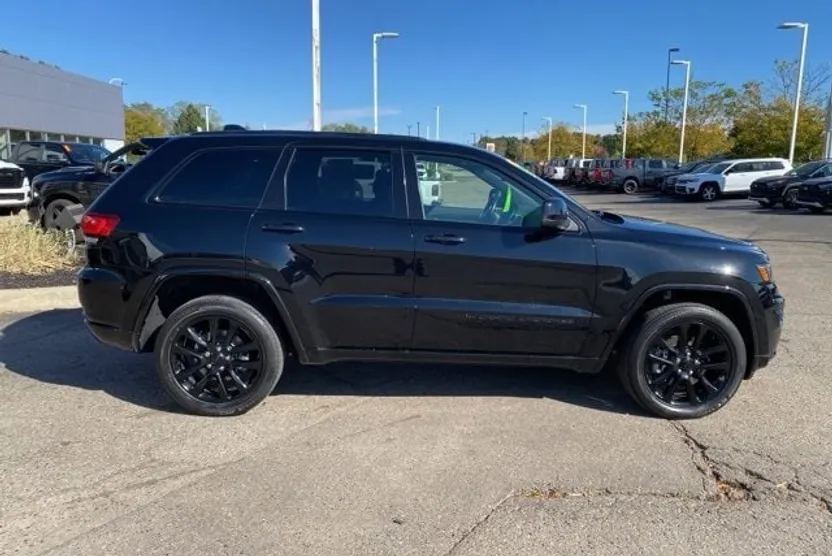 2022 Jeep Cherokee Laredo X photo 1