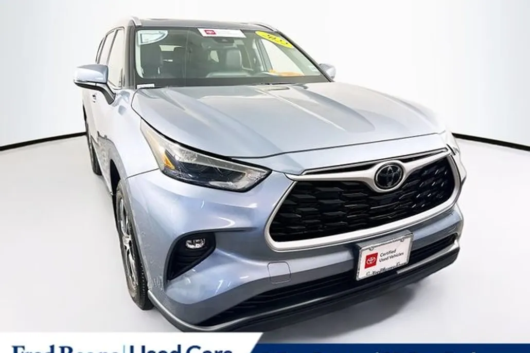 2022 Toyota Highlander XLE photo 1