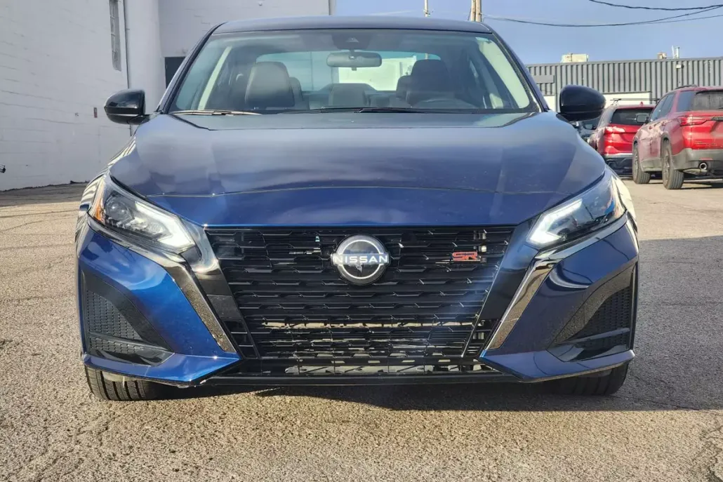 2023 Nissan Altima 2.5 SR photo 1