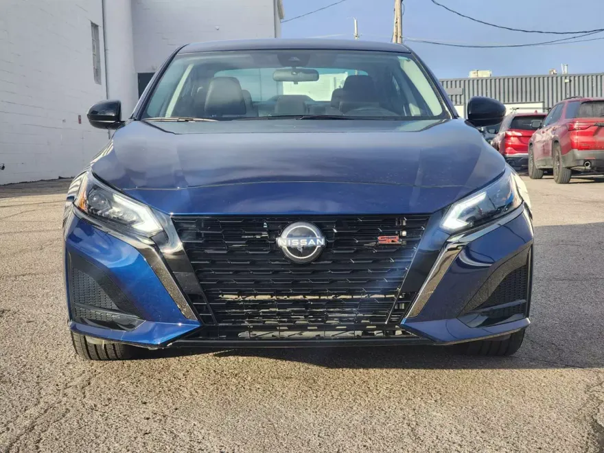 2023 Nissan Altima 2.5 SR photo 1