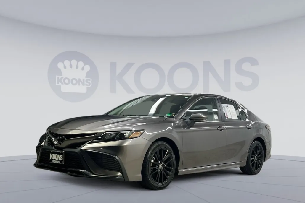 2024 Toyota Camry SE photo 1