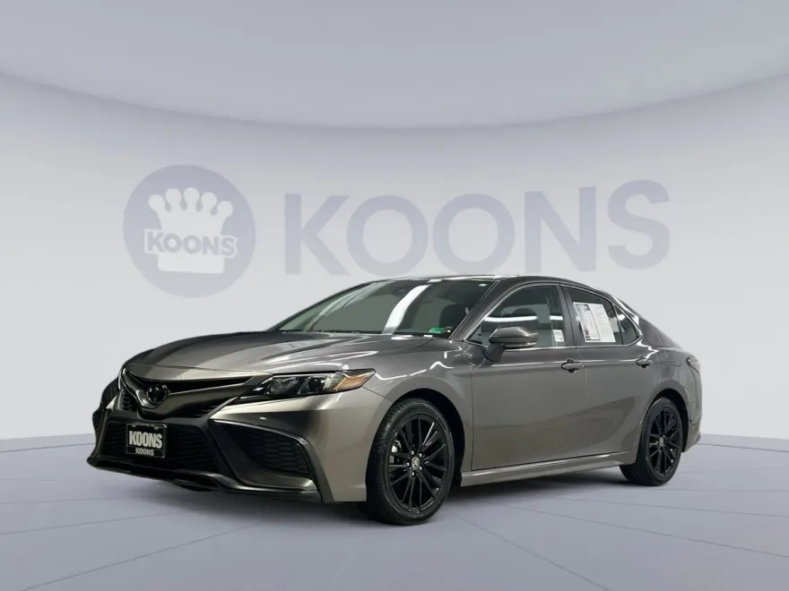 2024 Toyota Camry SE photo 1