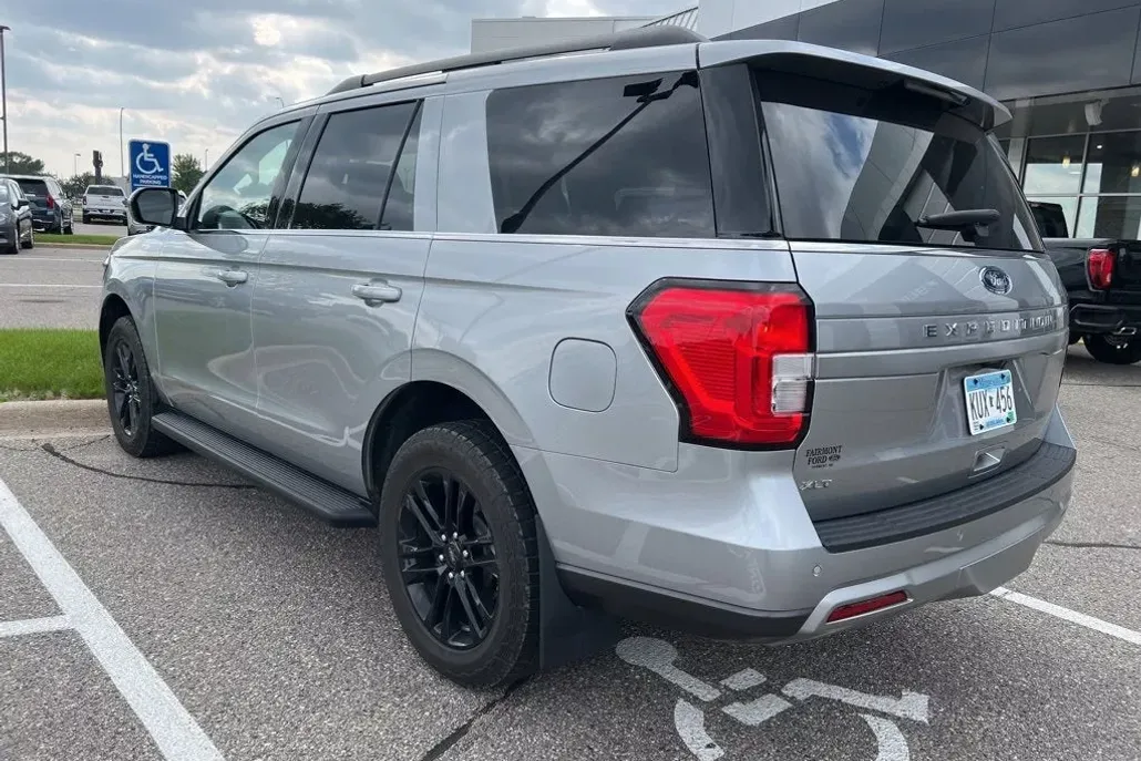 2024 Ford Expedition XLT photo 1