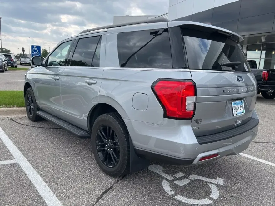 2024 Ford Expedition XLT photo 1