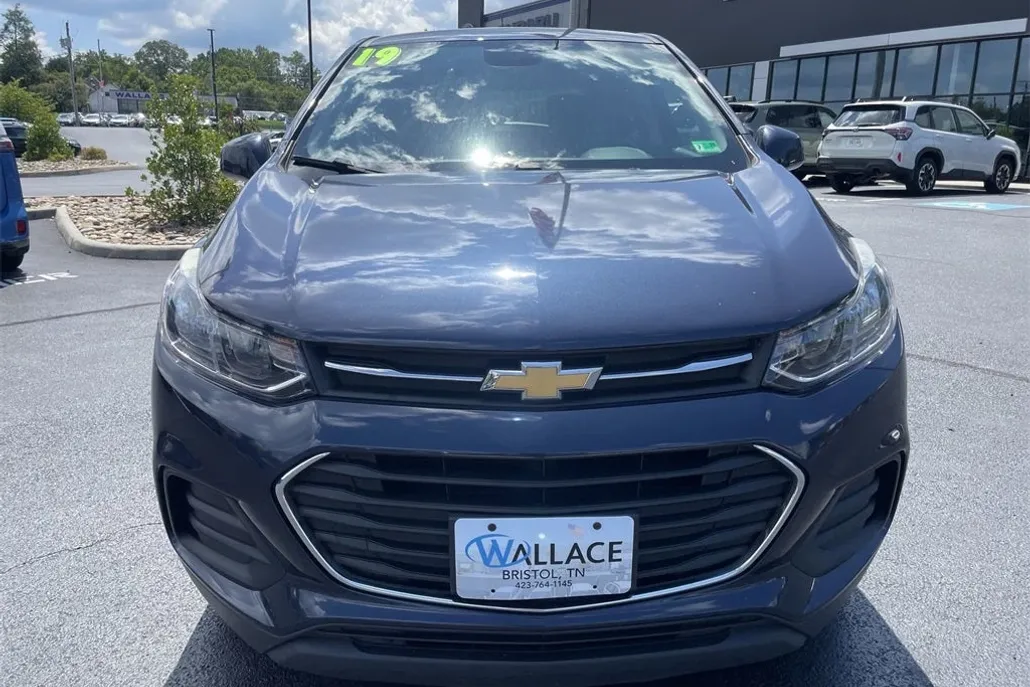 2019 Chevrolet Trax LS photo 1