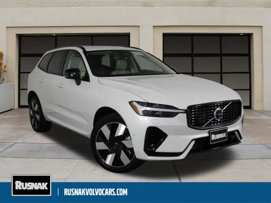 2025 Volvo XC60 T8 Plus photo 1