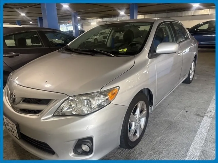 2012 Toyota Corolla LE photo 1