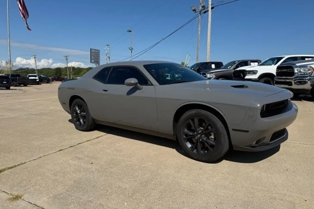 2023 Dodge Challenger SXT photo 1