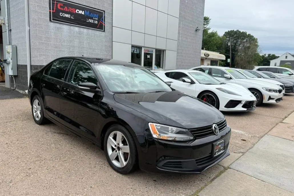 2012 Volkswagen Jetta TDI Premium photo 1