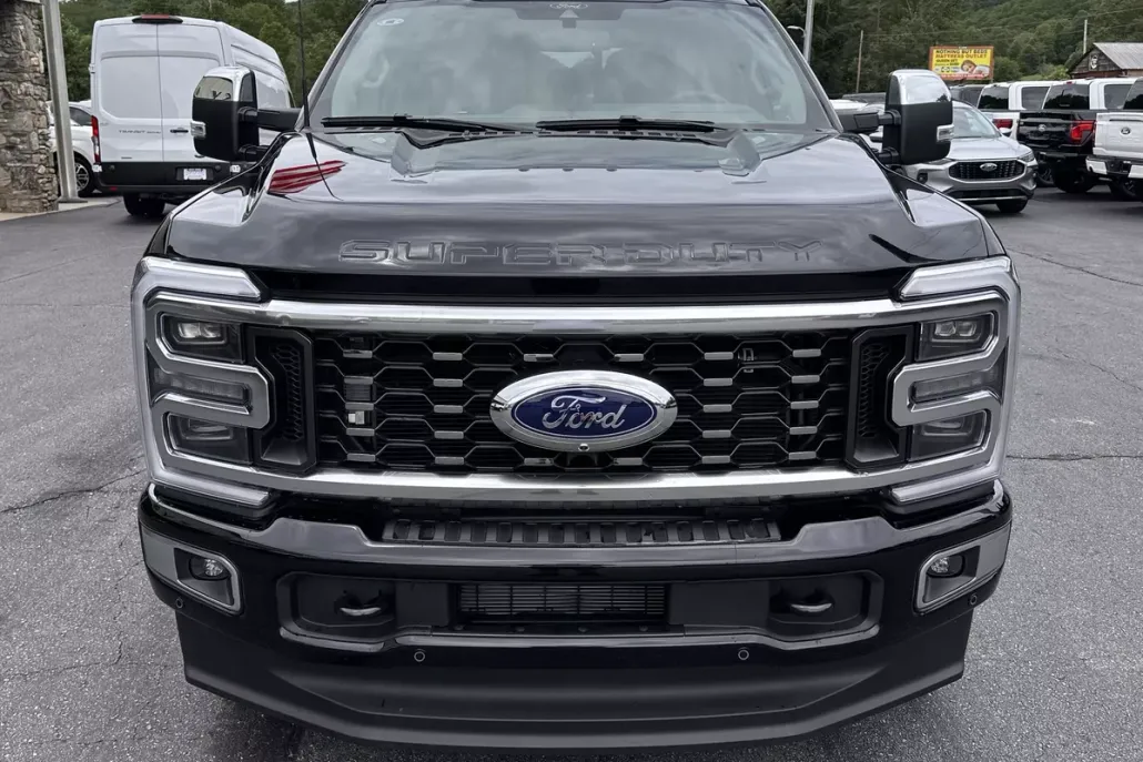 2025 Ford F-350 Platinum photo 1