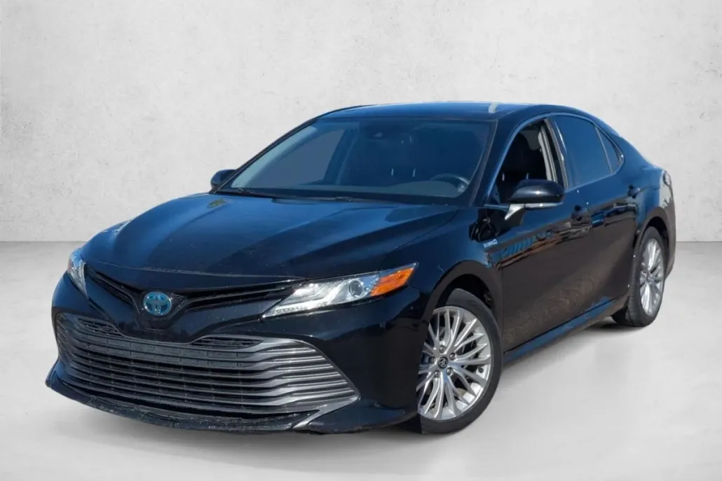 2020 Toyota Camry Hybrid XLE photo 1