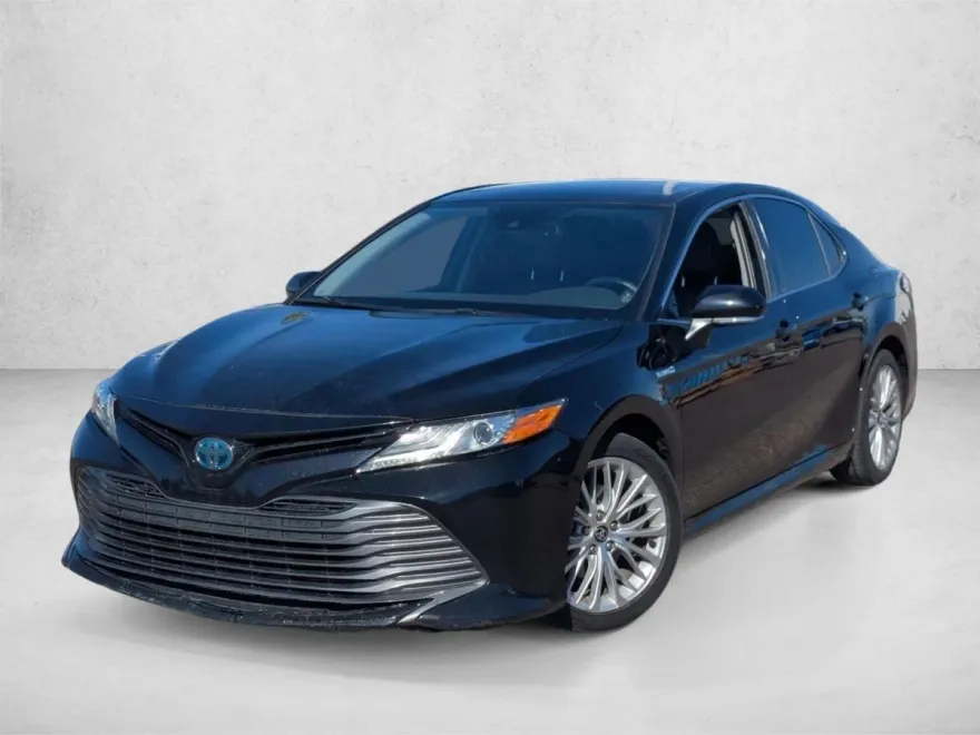 2020 Toyota Camry Hybrid XLE photo 1
