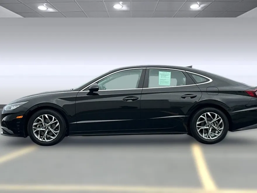 2022 Hyundai Sonata SEL photo 1