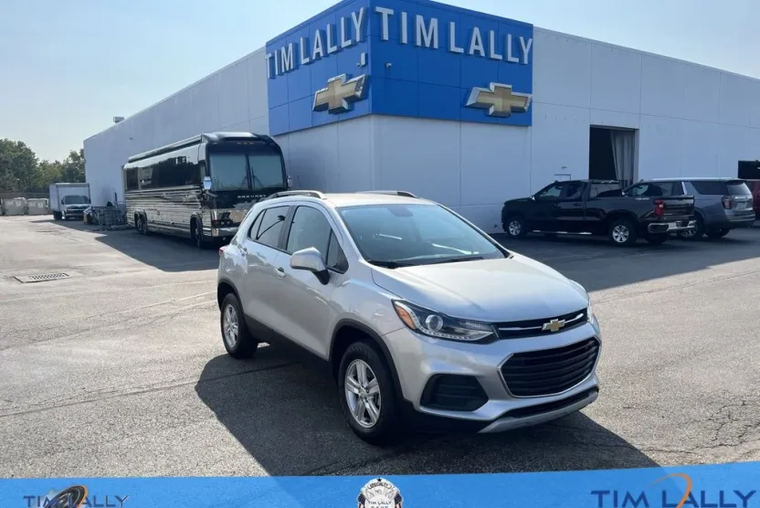 2022 Chevrolet Trax LT photo 1