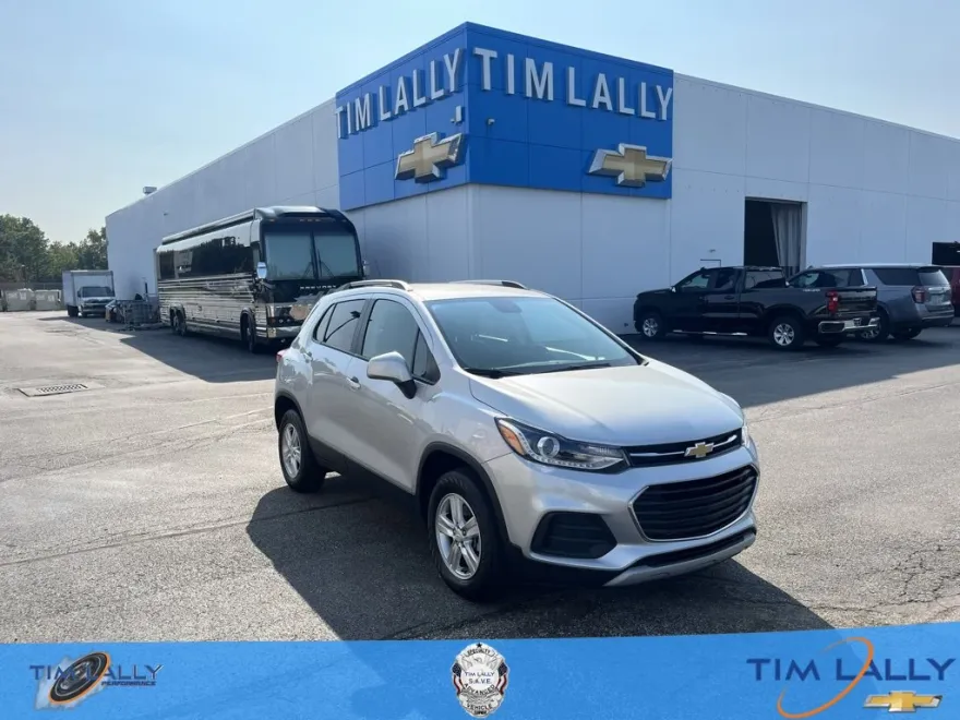 2022 Chevrolet Trax LT photo 1