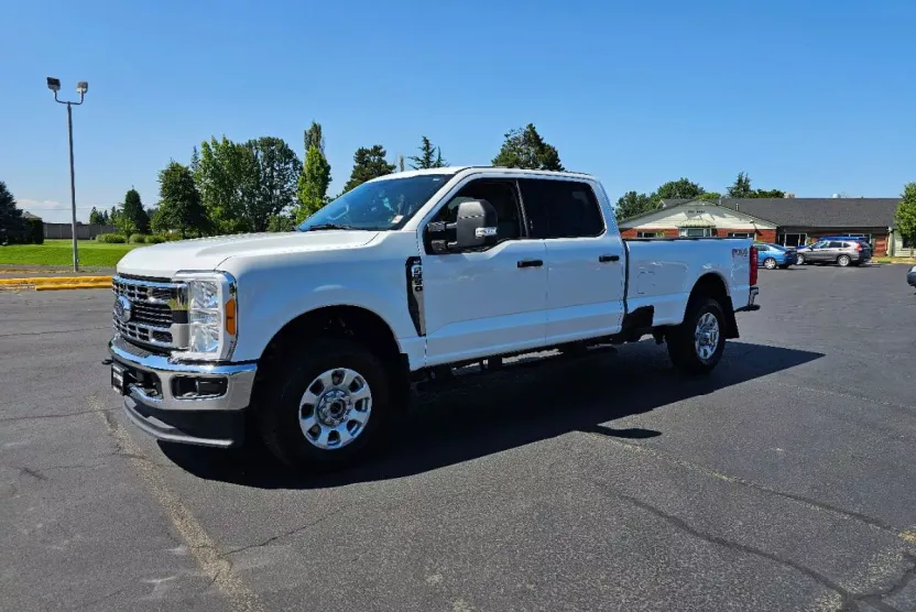 2023 Ford F-350 XLT photo 1