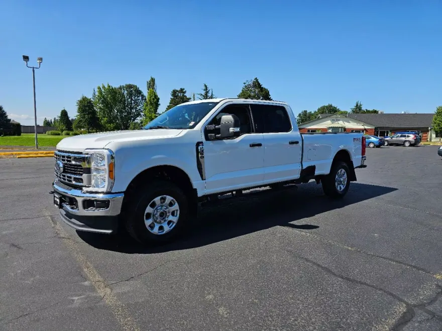 2023 Ford F-350 XLT photo 1