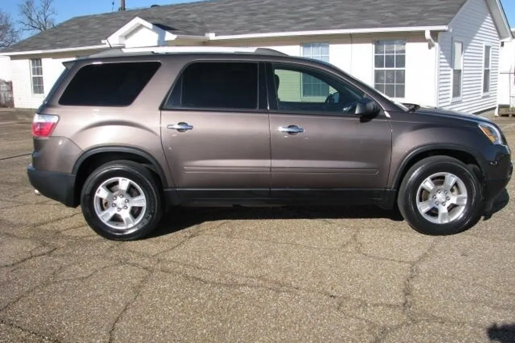 2011 Gmc Acadia SLE photo 1