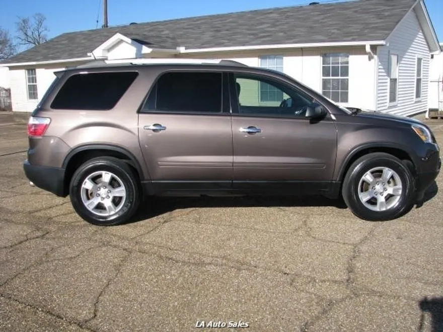 2011 Gmc Acadia SLE photo 1