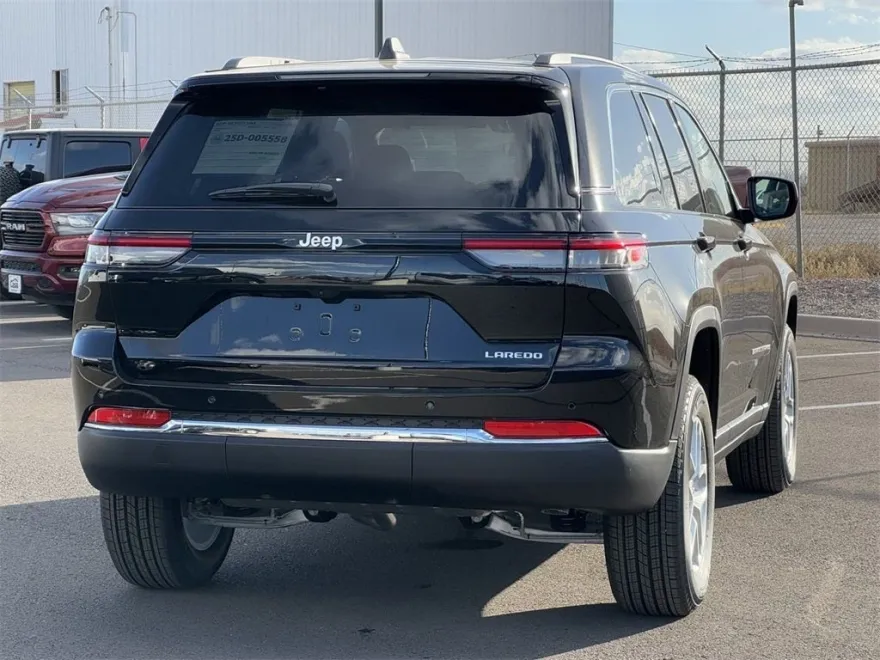 2025 Jeep Grand Cherokee Laredo X photo 1