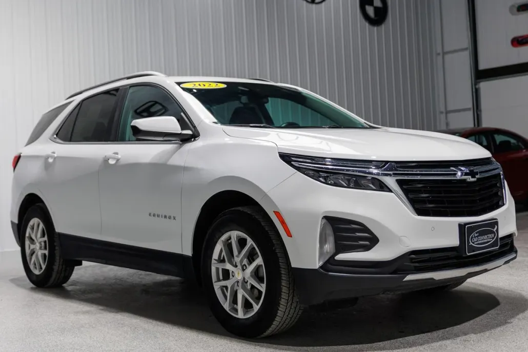 2022 Chevrolet Equinox LT photo 1