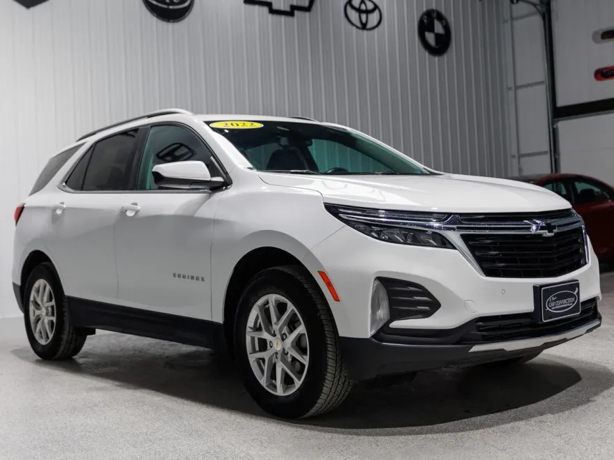 2022 Chevrolet Equinox LT photo 1
