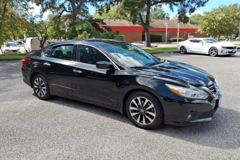 2017 Nissan Altima 2.5 SV photo 1