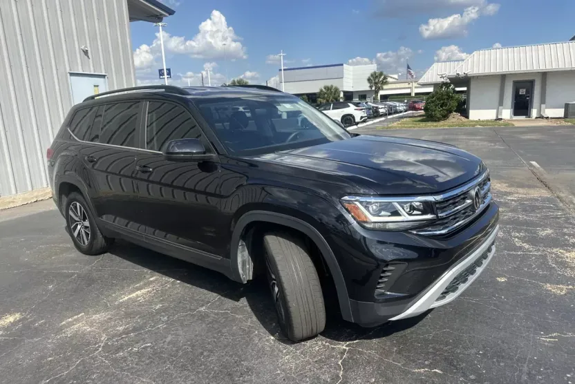 2023 Volkswagen Atlas SE photo 1