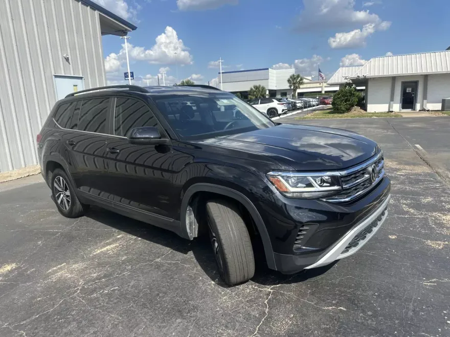 2023 Volkswagen Atlas SE photo 1