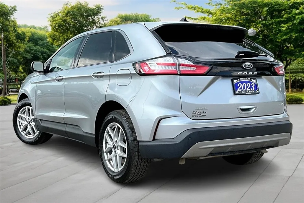 2023 Ford Edge SEL photo 1