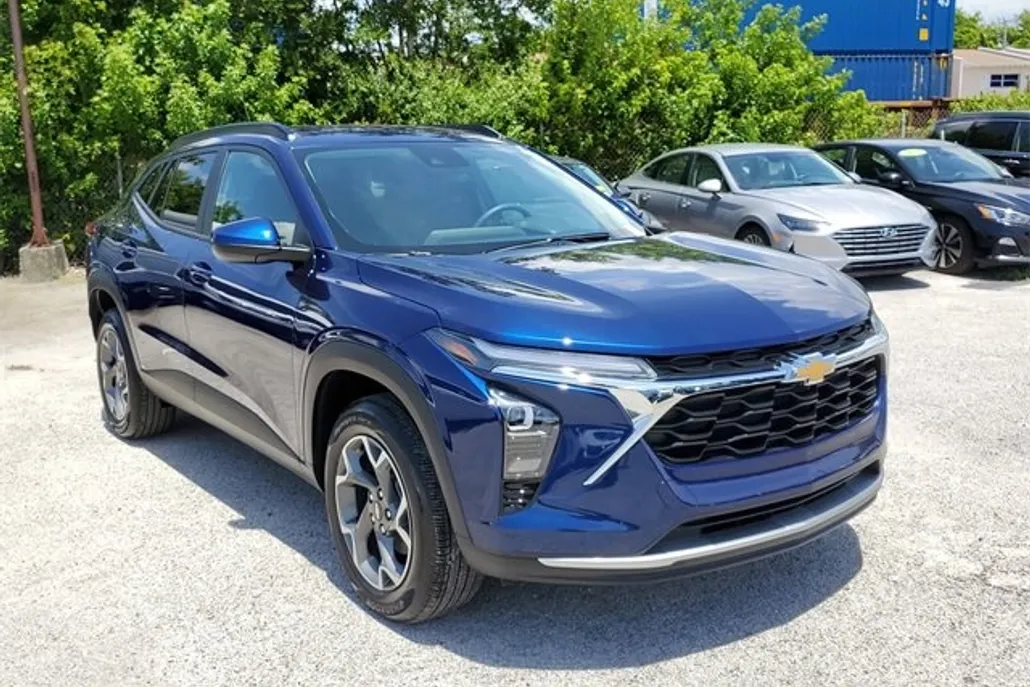 2024 Chevrolet Trax LT photo 1