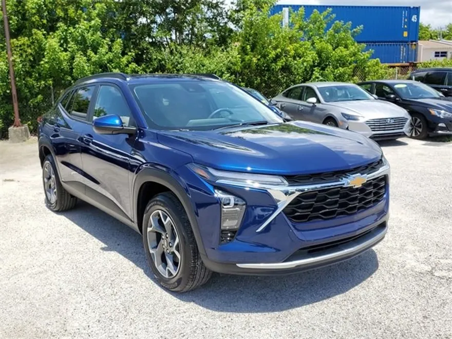 2024 Chevrolet Trax LT photo 1