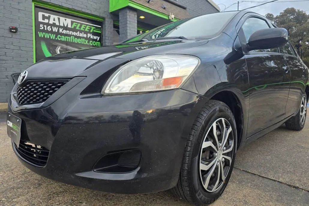 2012 Toyota Yaris photo 1