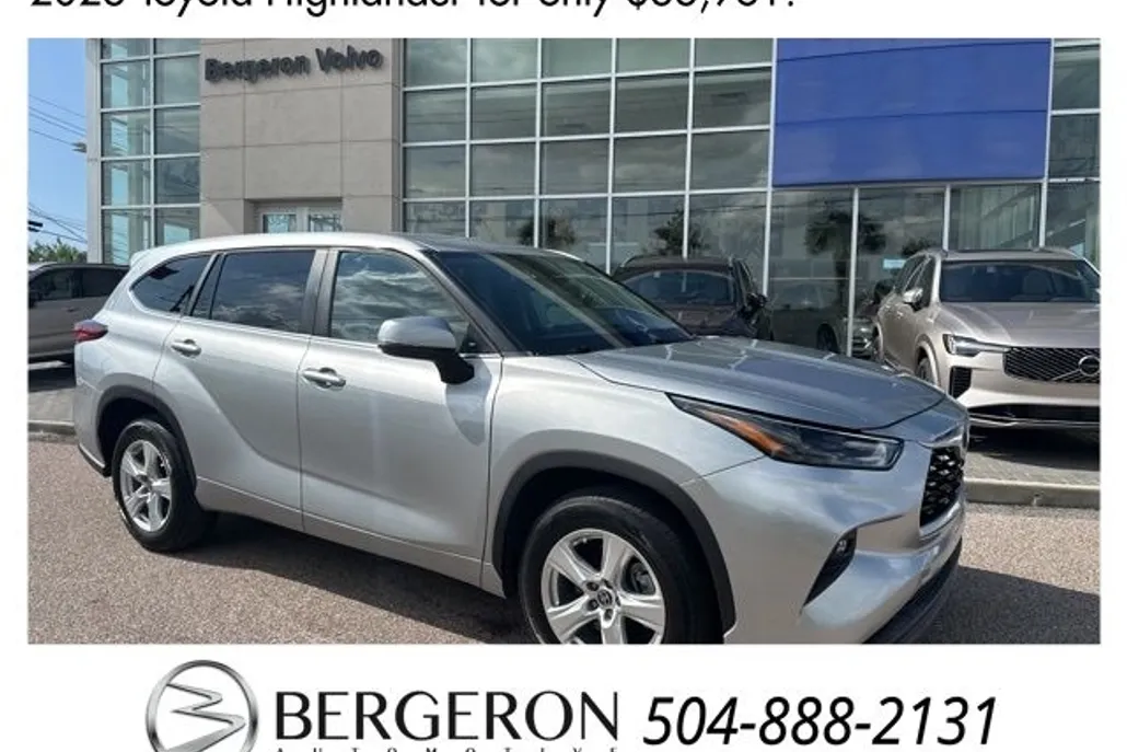 2023 Toyota Highlander LE photo 1