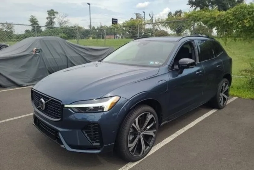 2024 Volvo XC60 Recharge Hybrid Ultimate photo 1
