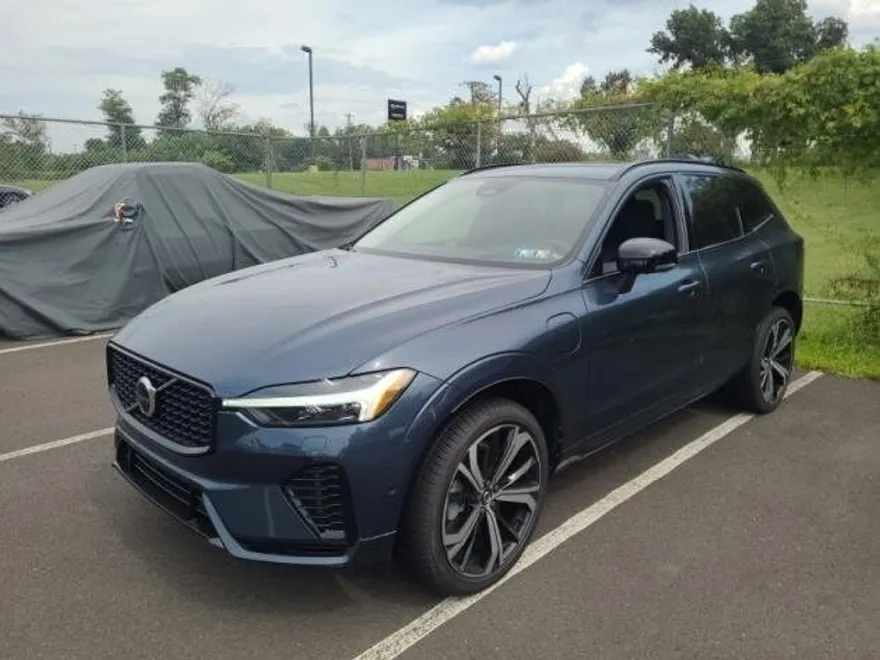 2024 Volvo XC60 Recharge Hybrid Ultimate photo 1